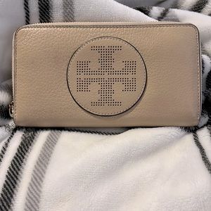 Tory Burch wallet